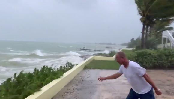 El huracán Dorian, de categoría 5, tocó tierra este domingo en el Cayo Elbow, en las islas Ábaco del archipiélago atlántico, dejando destrucción a su paso con sus fuertes vientos y lluvia. (Reuters)