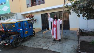 Coronavirus en Perú: ‘Cristo Cholo’ realizó breve actividad por Viernes Santo desde la puerta de su casa