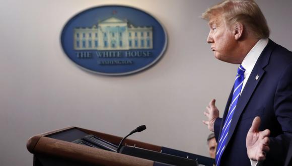 En esta foto de archivo del 23 de abril de 2020, el presidente Donald Trump habla sobre el coronavirus en Washington. Como presidente, estaba en una posición singular para asesorar a los estadounidenses. (Foto AP / Alex Brandon, archivo)