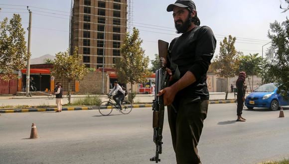 Guardia de seguridad talibán en un puesto de control en Kabul. EFE/EPA/SAMIULLAH POPAL/ARCHIVO