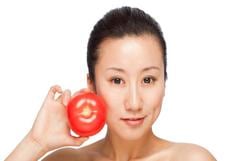 El tomate te ayuda a lucir una piel libre de acné 