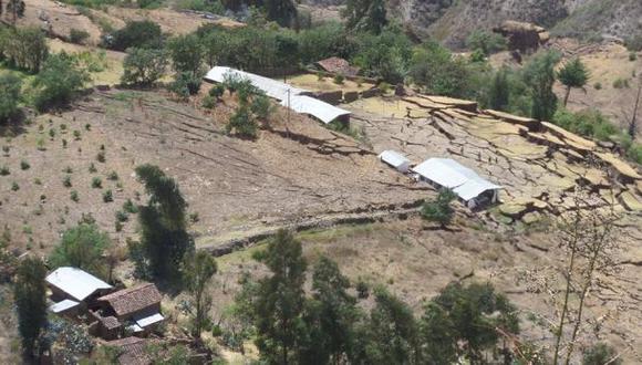 Rajaduras en Tarabamba: familias recién recibieron carpas