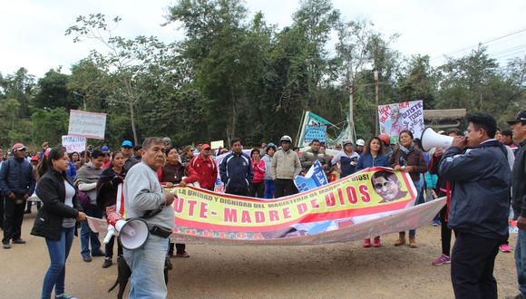 Los profesores del Sute de Madre de Dios bloquearon hoy el aeropuerto internacional de Puerto Maldonado. (Foto: Manuel Calloquispe)