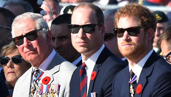 Carlos de Gales, Guillermo de Cambridge y Enrique de Sussex. (Foto: AFP)