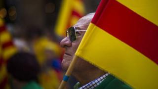 Cataluña desafía a Madrid y ratifica consulta independentista
