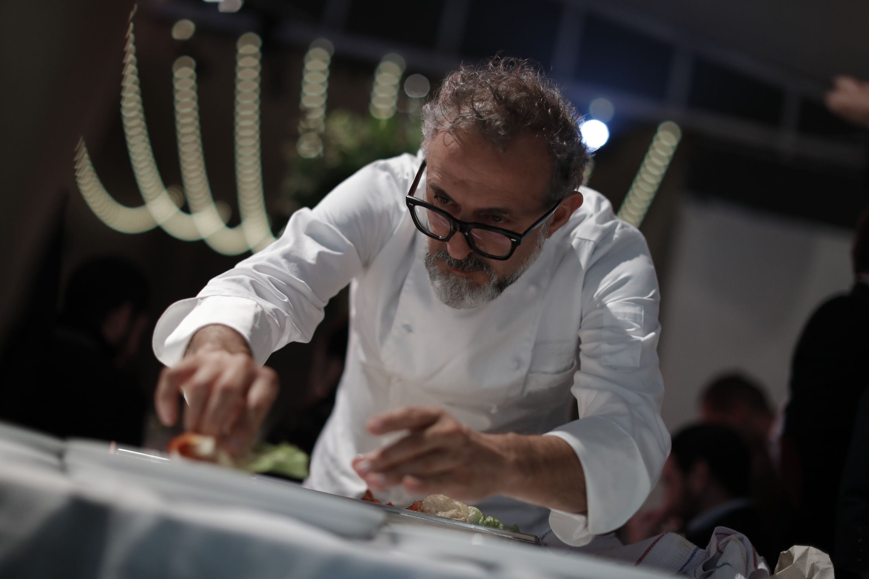 El chef de Osteria Francescana, Massimo Bottura, llevó su célebre versión de la lasaña crocante. (Foto: