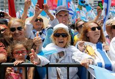 Miles festejan en las calles el triunfo de Luis Lacalle Pou en Uruguay | FOTOS