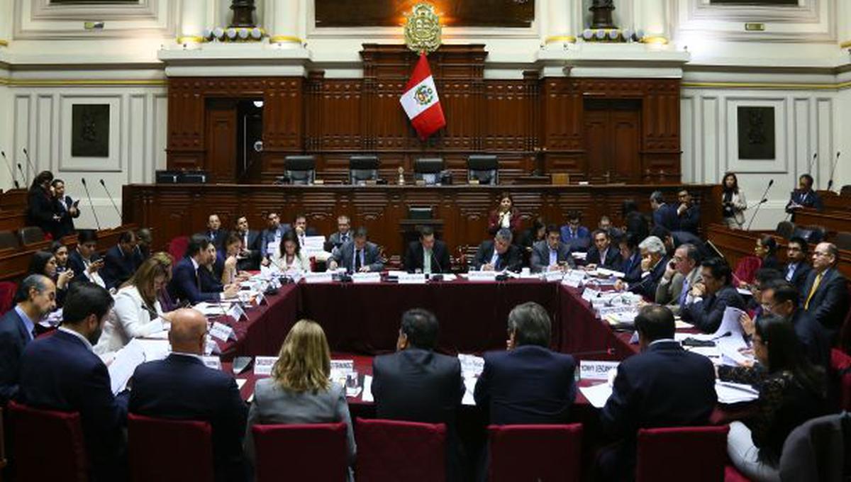 Delegación de facultades: Plazos y UIF en el centro del debate