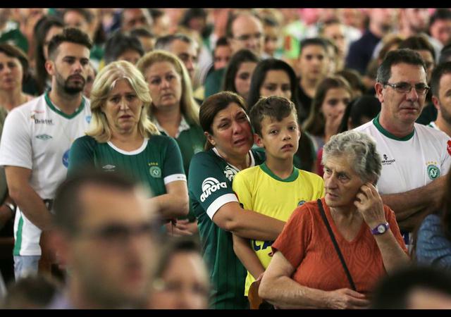 La multitudinaria misa en memoria a las víctimas de Chapecoense - 5