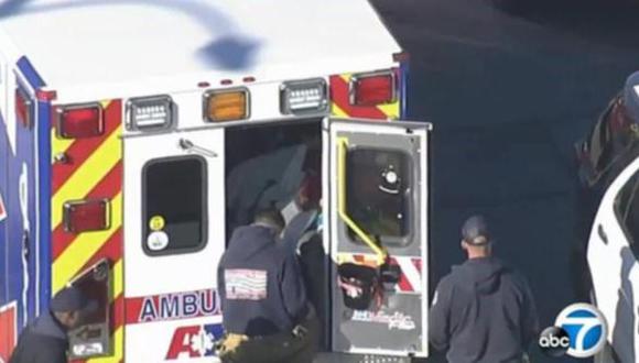 Maurice Jewel Taylor fue esposado y trasladado en una ambulancia custodiado por agentes, tras ordenarse su arresto. (Captura de video ABC7)