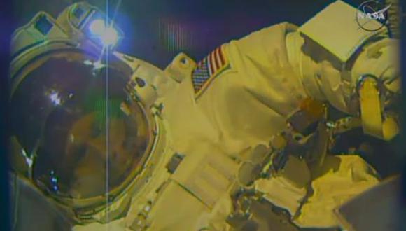 Astronauta a salvo luego de filtración de agua en su casco