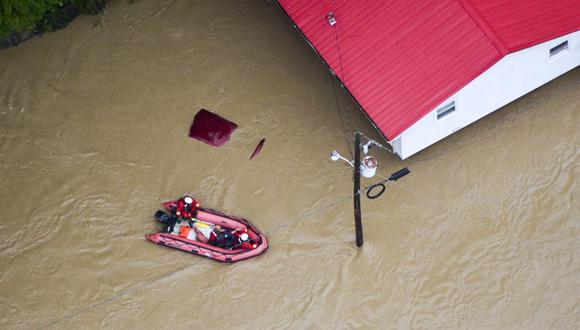 Según el gobernador de Kentucky, Andy Beshear, la cifra de víctimas debido a las inundaciones se elevó a 35 personas. (Foto: EFE/EPA/SGT JESSICA ELBOUAB)