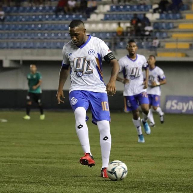 Luis Tejada descendió con Piratas y volvió a Panamá para jugar por CD Universitario de la liga de su país. (Foto: Instagram)