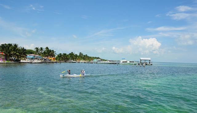 La mejor isla tropical/ Belice. Es un destino ideal para quienes viajan solos y buscan un pedazo del paraíso. Es un destino libre de autos, contaminación auditiva y se pueden practicar una serie de deportes acuáticos. (Foto: Shutterstock)