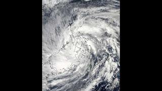 Así se vio desde el espacio el paso devastador del tifón Haiyan sobre Filipinas [FOTOS]
