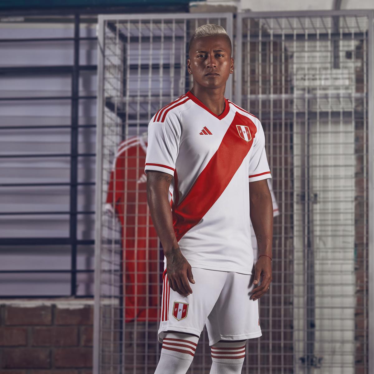 Así es la nueva camiseta de la selección peruana elaborada por | Nueva camiseta de Perú | FOTOS | DEPORTE-TOTAL EL PERÚ