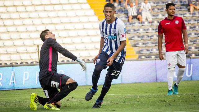 Kevin Quevedo debutó en Alianza Lima en el 2017 bajo la dirección técnica de Pablo Bengoechea | Foto: Agencias