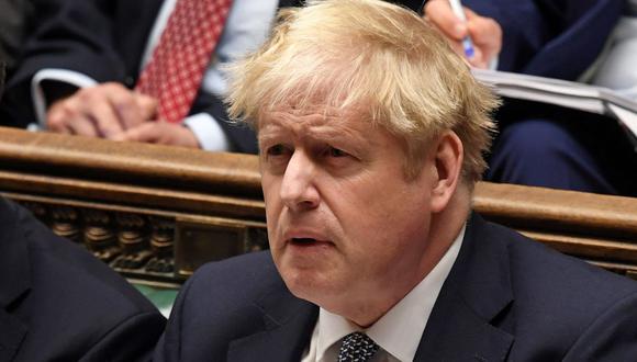 Boris Johnson está envuelto en una bochornosa polémica por las fiestas de su gobierno mientras los británicos estaban confinados por el coronavirus. (Foto: AFP).