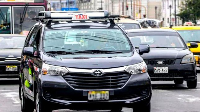 ATU anula 164 autorizaciones de taxistas por brindar datos falsos.