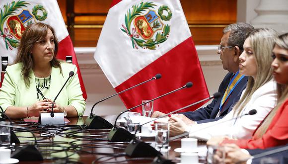 La presidenta Dina Boluarte se reunió en Palacio con los miembros del CPP y el Colegio de Periodistas. (Presidencia)