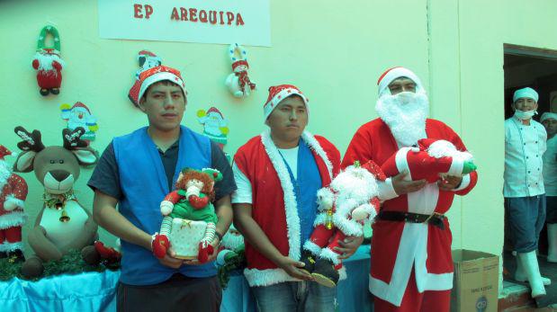 Reos del penal de Socabaya ponen a la venta productos navideños - 2