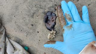 Un año del derrame de petróleo Repsol y todavía hay restos de hidrocarburo en las playas