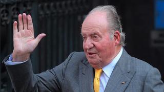 El rey Juan Carlos I, en el ojo de la tormenta por un escándalo de corrupción, anuncia que se va de España
