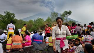 La erupción del volcán Agung causa alarma en la isla indonesia de Bali [FOTOS]