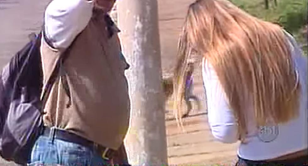 Esta actriz porno brasileña sorprendió a sus víctimas cuando transitaban tranquilamente por la calle. (Foto: Captura de YouTube)