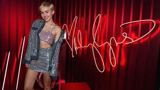 Facebook: Miley Cyrus se burla del nuevo look de Kim Kardashian