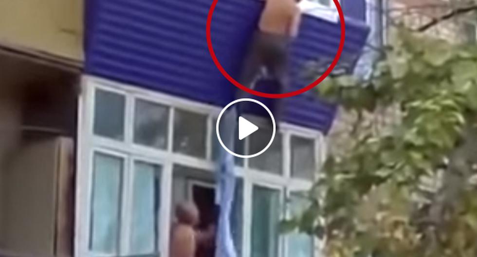 Este video de YouTube nos demuestra cómo es que un muchacho encontrado en pleno acto infiel trata de escaparse por la ventana sin éxito alguno. (Foto: captura)