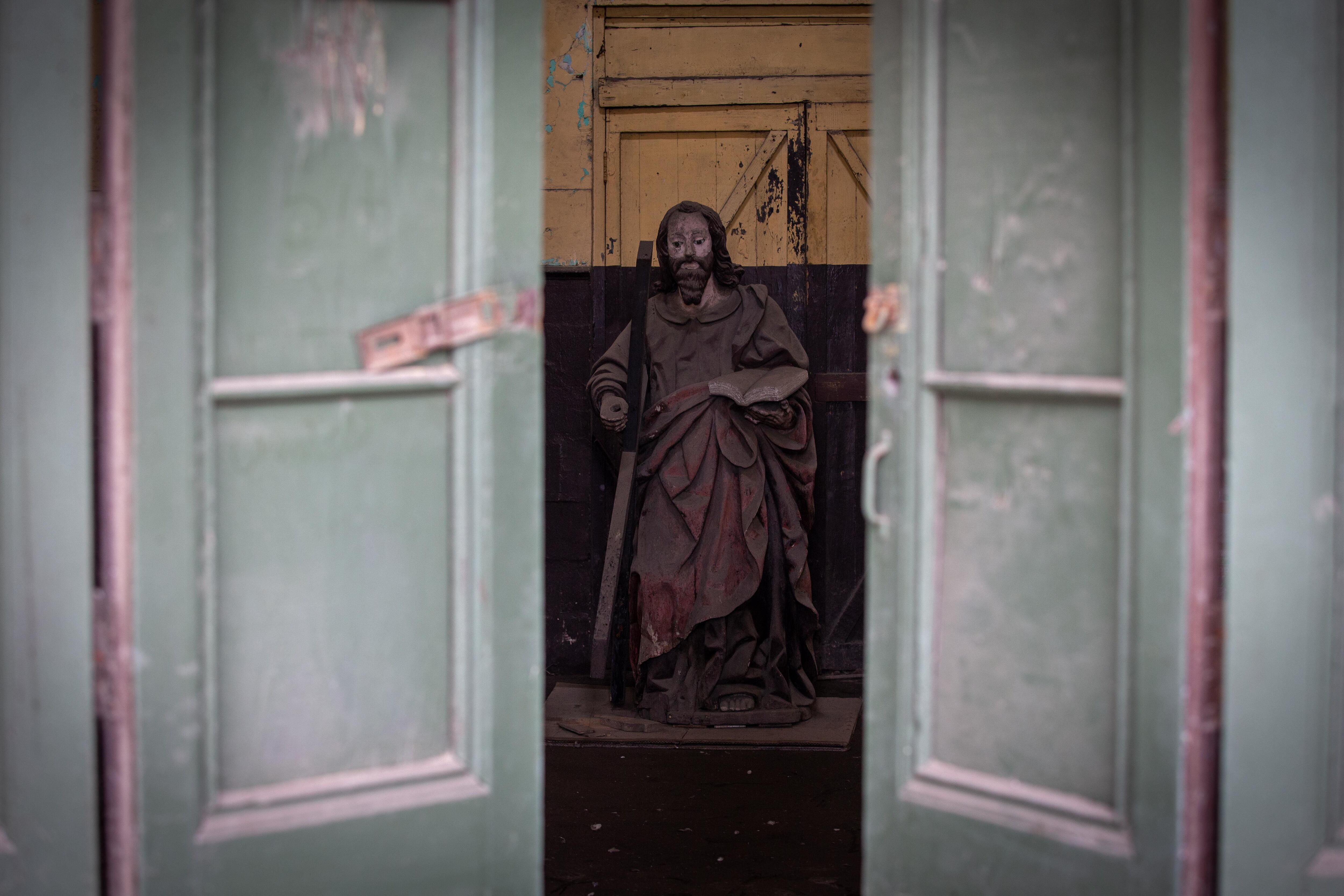  Efigie en madera de San Andrés en recuperación. (Foto: Fernando Sangama)