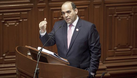El jefe del Gabinete Ministerial y ministro de Economía, Fernando Zavala, presentó formalmente el pedido de voto de confianza en el Parlamento esta tarde. (Foto: Bloomberg)