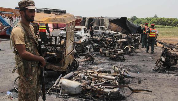 Más de 100 vehículos fueron quemados por la explosión. (AFP).