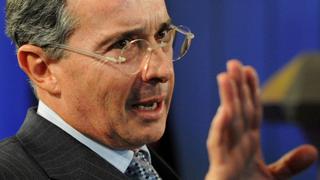 Por qué Álvaro Uribe es tan poderoso en Colombia y qué significa su histórica detención preventiva