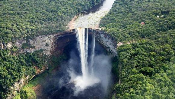 Las cataratas Kaieteur están ubicadas en la zona en disputa, conocida por lo venezolanos como Guyana Esequiba. (Getty Images)