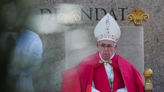 Papa Francisco bendice palmas en comienzo de Semana Santa