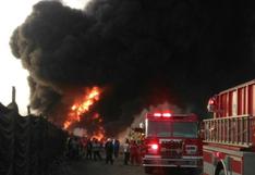 Callao: camión cisterna se incendia en fábrica y causa gran humareda