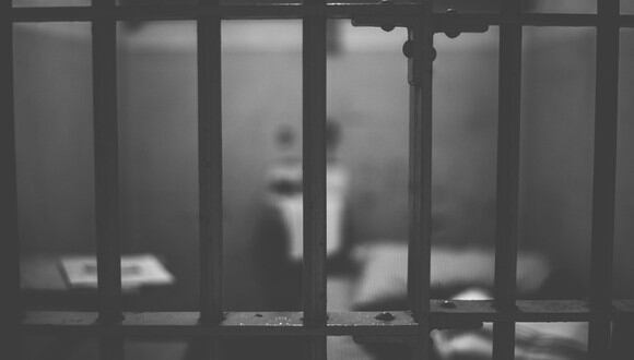 El recluso aprovechó que todos los guardias estaban concentrados en sus teléfonos para escapar pero fue atrapado. (Foto: Pixabay/Referencial)