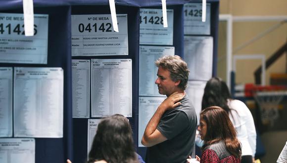 La misión dijo asimismo que hubo demoras para empezar a funcionar en la mitad de las mesas de sufragio por la inasistencia de los ciudadanos seleccionados por el órgano electoral para presidirlas. (Foto: Reuters)