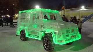 Artista ruso crea una réplica de hielo del Mercedes-Benz Clase G