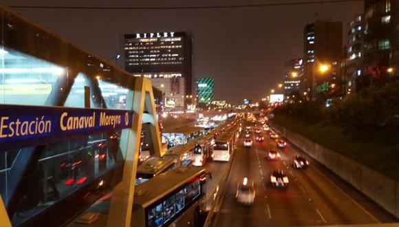 Metropolitano: bus malogrado en San Isidro genera congestión