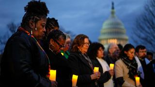 Demócratas guardan un minuto de silencio en aniversario de asalto a Capitolio