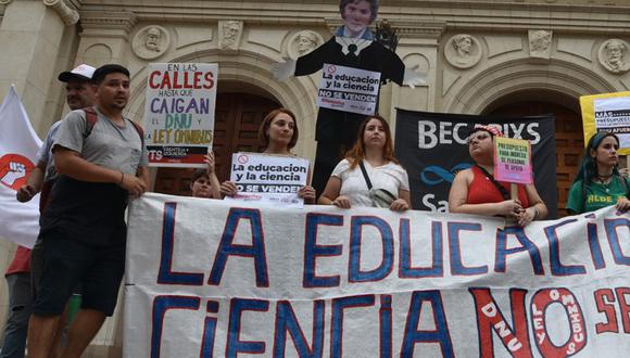 Trabajadores del Conicet, en una de las últimas protestas en la explanada del Polo Científico, ubicado en el barrio de Palermo, Buenos Aires.
