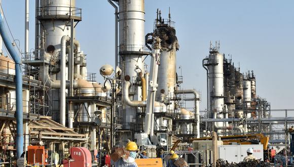El ataque a los complejos de refinación de Aramco implicó al inicio una pérdida de hasta 5% de los suministros globales de petróleo. (Foto: AFP)