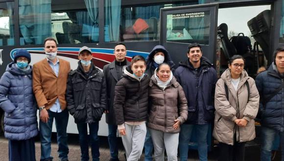 Autobús saliendo de Ivano-Frankivsk rumbo a Rumania, con mexicanos apoyados por el protocolo de protección a cargo de las embajadas en Ucrania y Rumania. (Foto: Twitter).