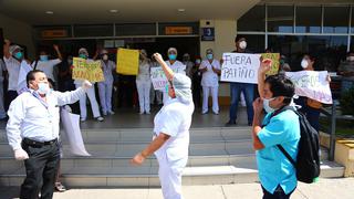 Trabajadores del Instituto Nacional del Niño de Breña realizan plantón para exigir equipos de seguridad