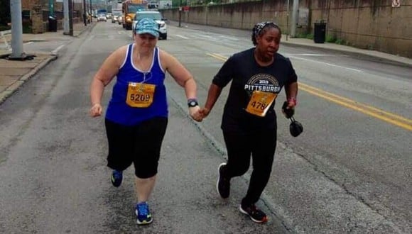 Con esfuerzo y dedicación, dos extrañas lograron cumplir la promesa que se hicieron tras conocerse en medio de una maratón. (Foto: Daniel Heckert en Facebook)