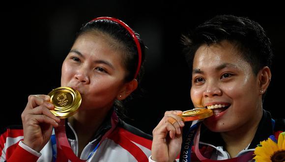 Apriyani Rahayu y Greysia Polii ganaron el oro en bádminton en Tokio 2020. (Foto: AFP)