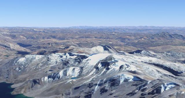 La cordillera Chonta muestra una pérdida de superficie glaciar de 16,45 km2, equivalente al 92,16%. Ubicada en la parte Pacífico de los Andes del centro. Se extiende con una orientación Noroeste en aproximadamente 90 km, en los departamentos de Huancavelica y Junín. En la captura, parte del nevado de la cordillera Chonta. (Captura: Google Maps)